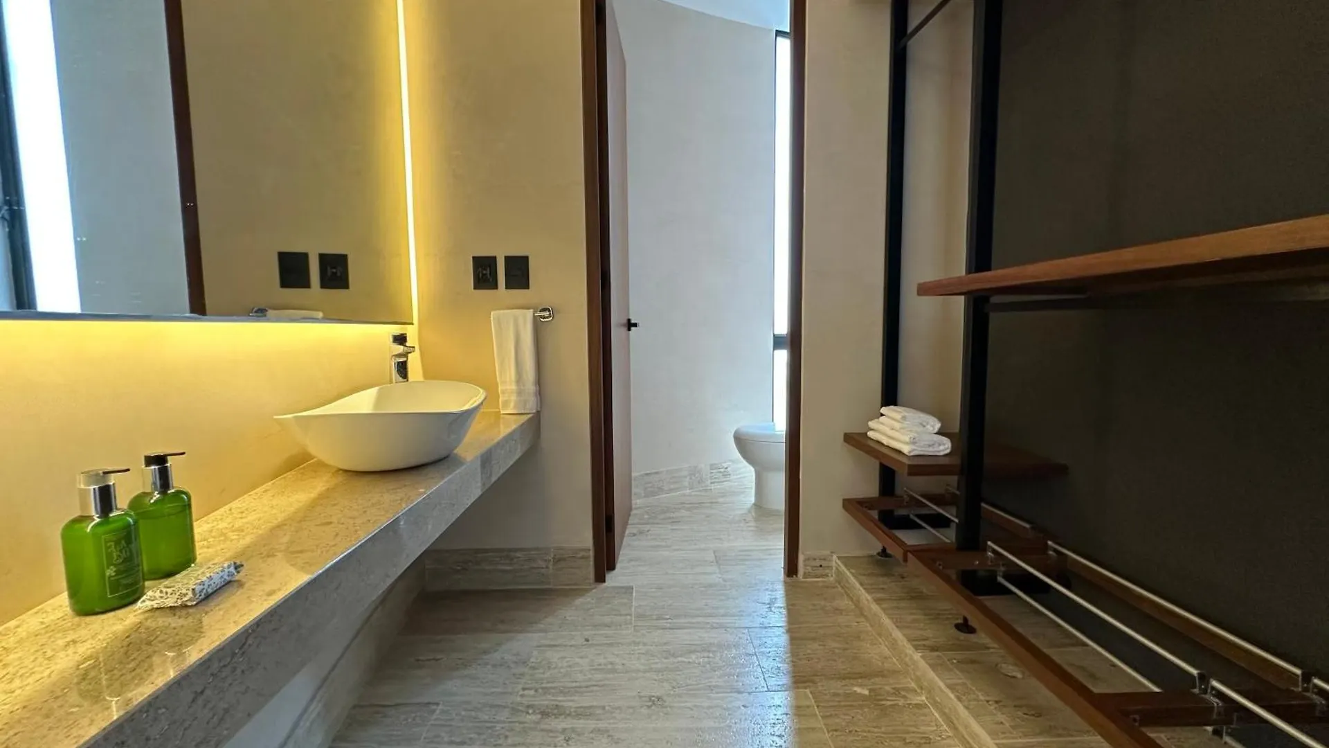Living The Noom Apartment Cancun