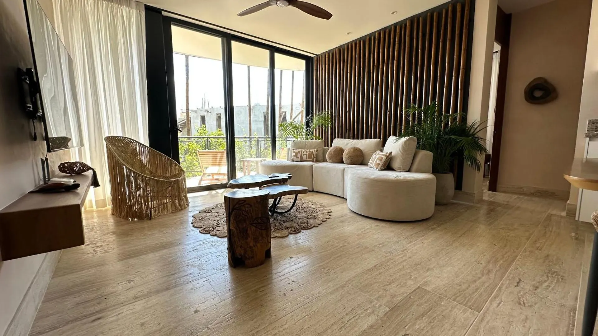 Living The Noom Apartment Cancun