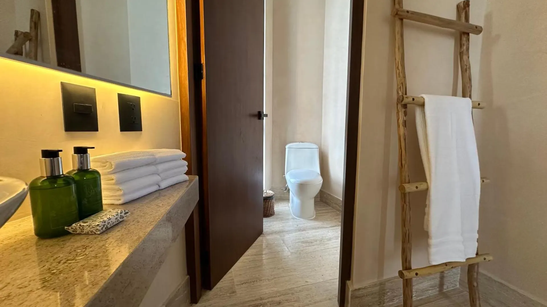 Living The Noom Apartment Cancun