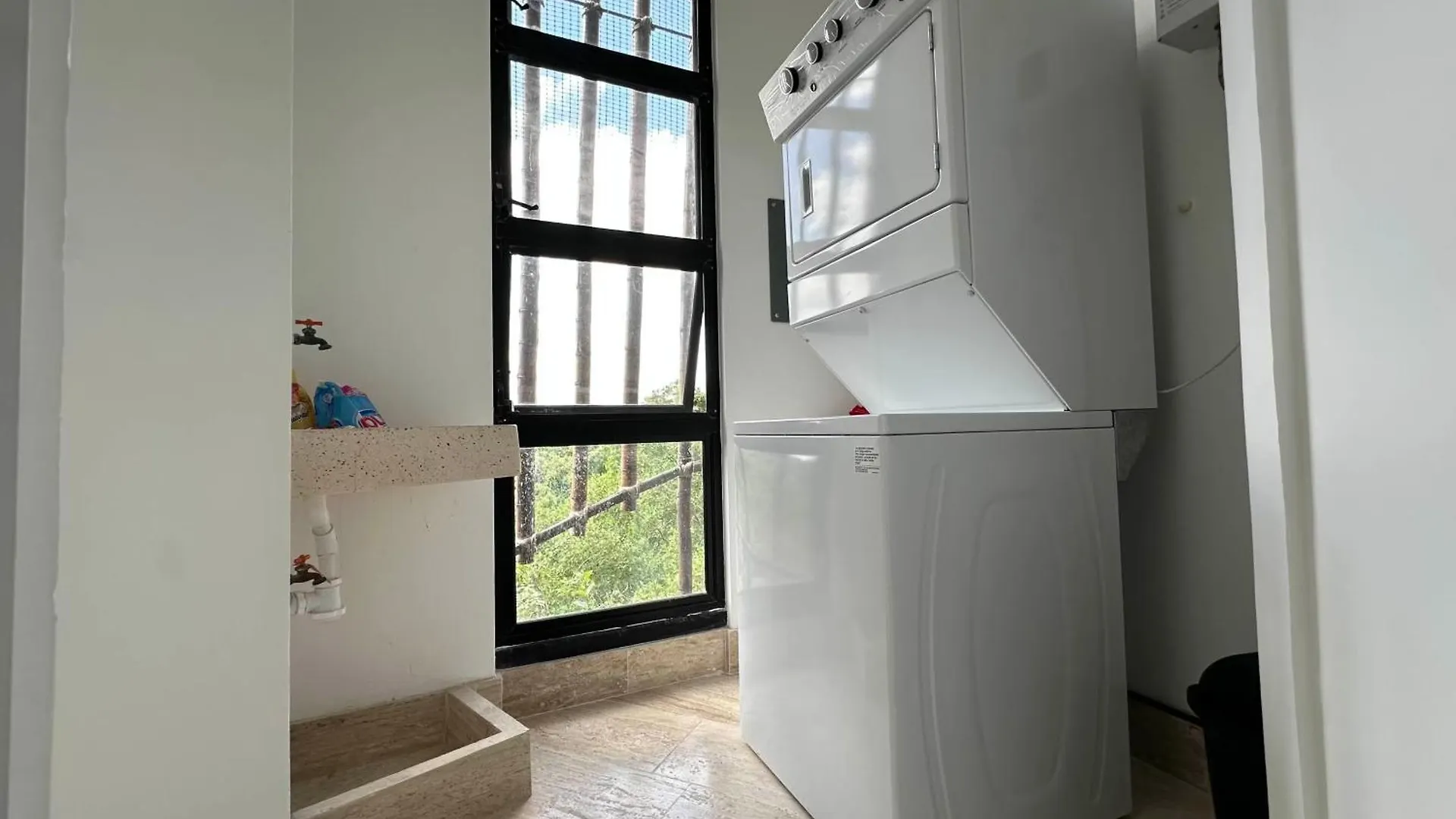 Living The Noom Apartment Cancun